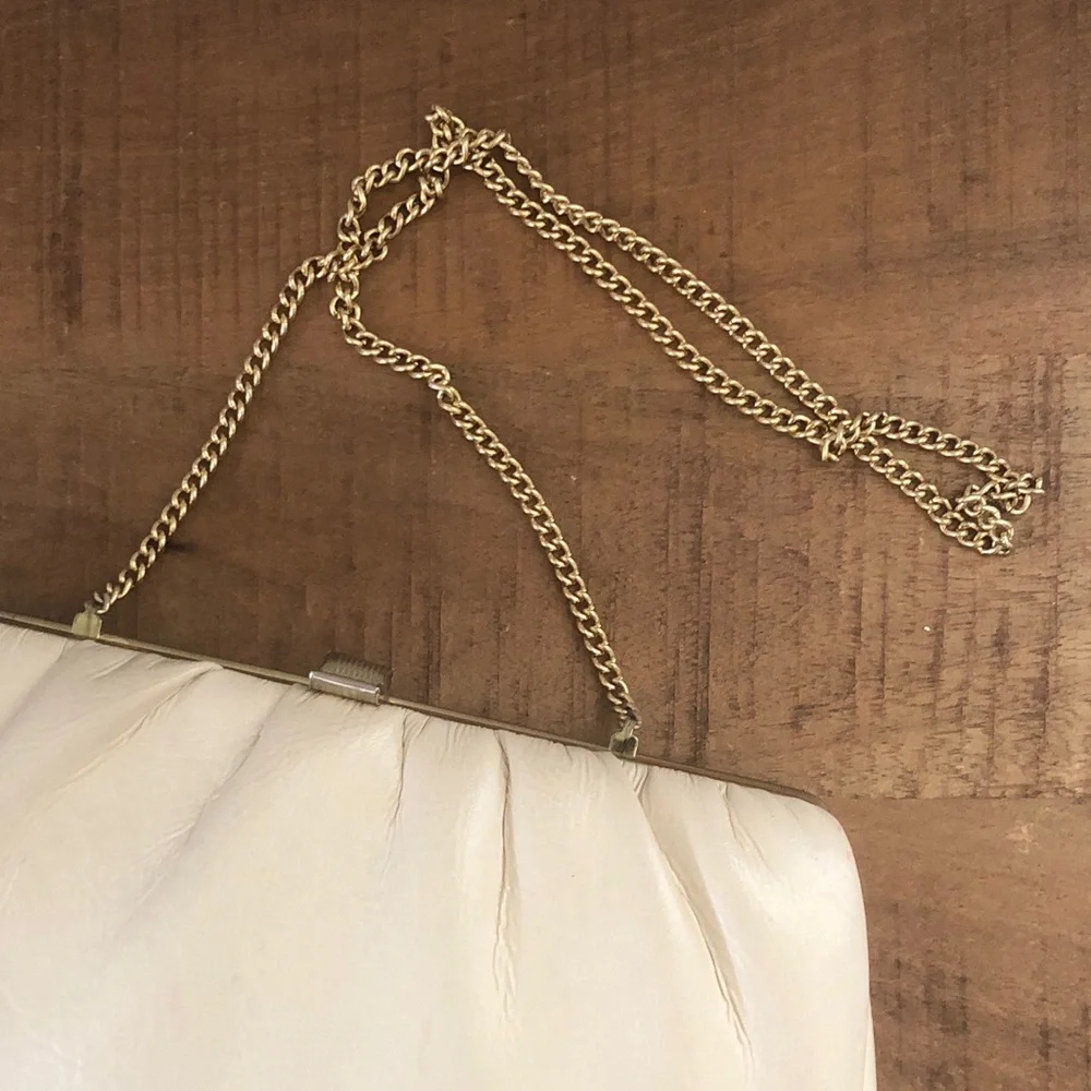 Vintage beige clutch